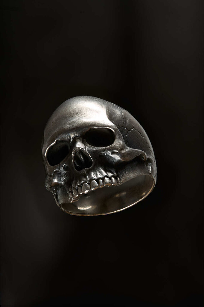 Keith Richards skull ring.Courts and Hackett